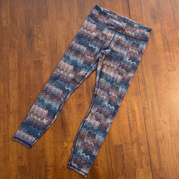FABLETICS 7/8 Leggings with Blue-Purple-Pink Zig Zag Design - Picture 1 of 7